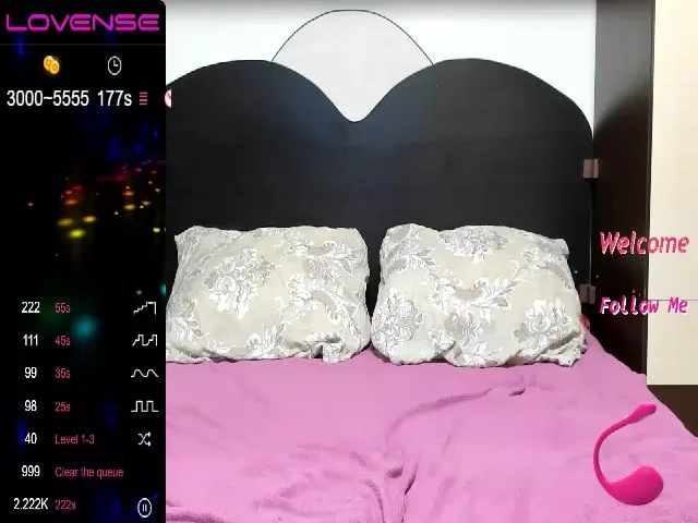 Live sex webcam photo for SquirtyAly69 #261382901