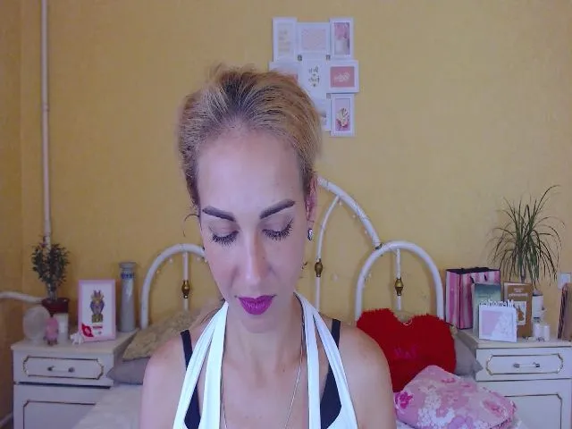 Live sex webcam photo for AdelinJensen #261989942