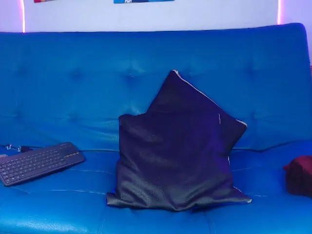 Live sex webcam photo for CrystalJoness #258921331