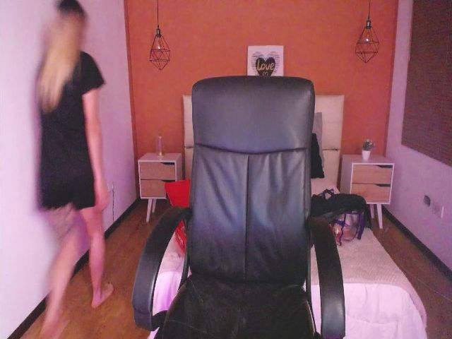 Live sex webcam photo for Kimjeniie #261042221