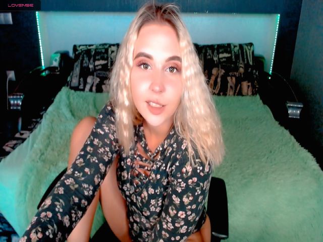 Live sex webcam photo for LindaRichXX #257570131