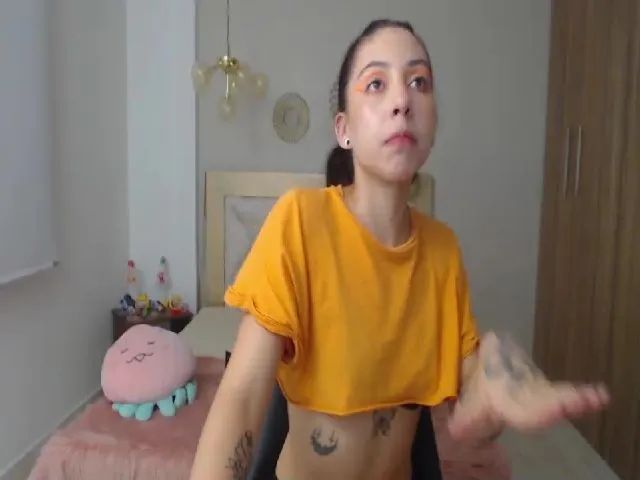 Live sex webcam photo for Emily_evans18 #255517699