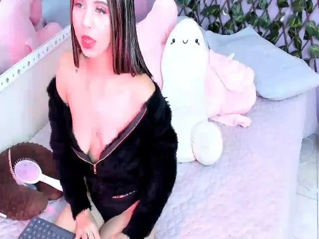 Live sex webcam photo for MarianaPaz #260213266