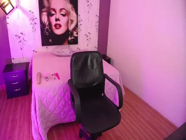 Live sex webcam photo for Spaaarkie #253810875