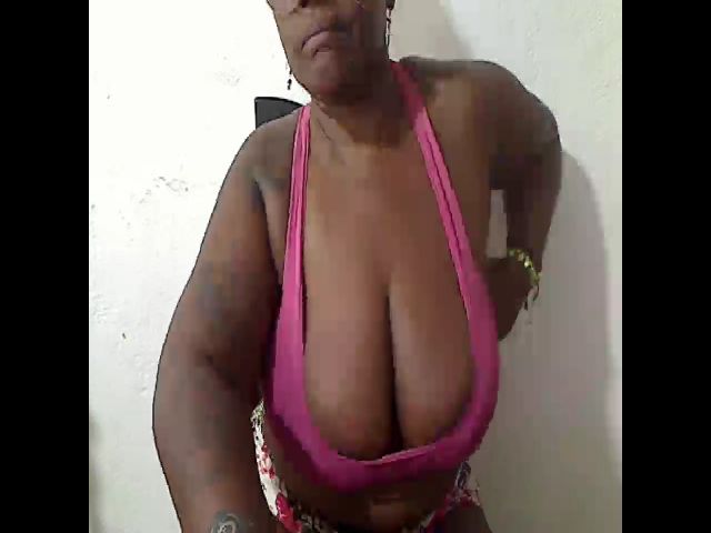 Live sex webcam photo for Assbigxhot9 #252805600