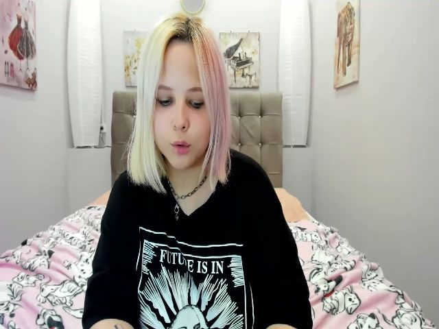 Live sex webcam photo for Helokit #260472874