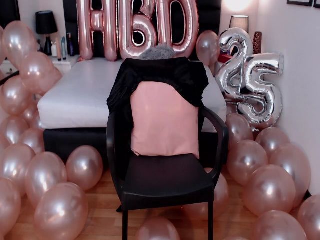 Live sex webcam photo for Crystal_Star9 #253674518