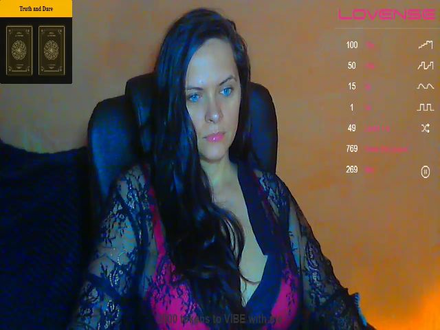 Live sex webcam photo for SexQueen1111 #256216868