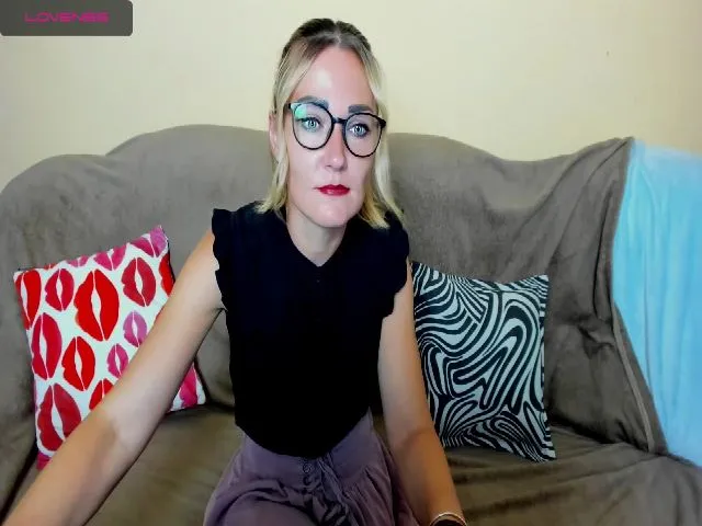 Live sex webcam photo for SecretDream #261906579
