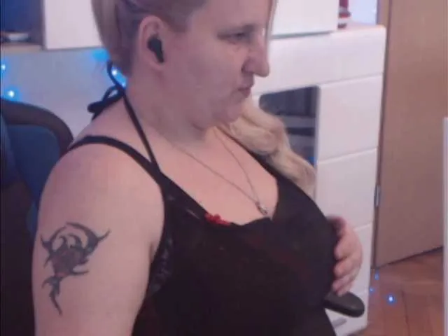 Live sex webcam photo for DrachenLady39 #241310201