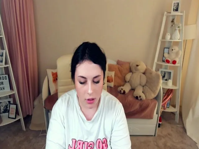 Live sex webcam photo for SerahMirabeli #264778592
