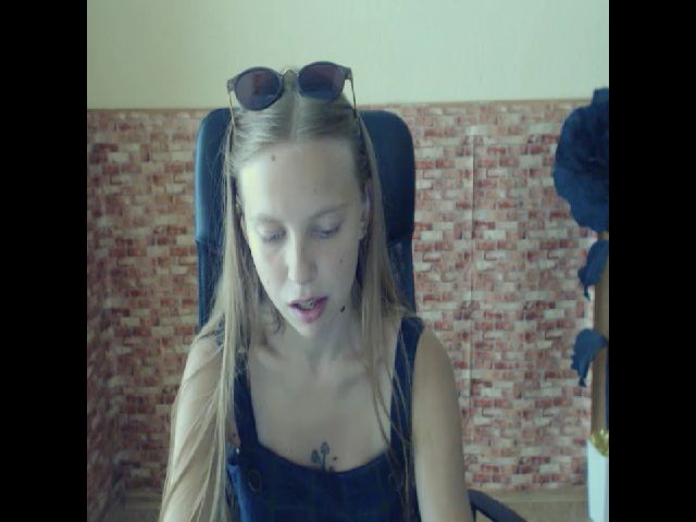 Live sex webcam photo for SshyTeen #255566427