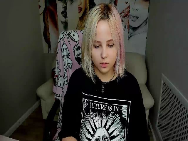 Live sex webcam photo for Helokit #259887199