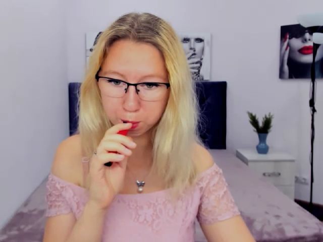 Live sex webcam photo for LizaSwan #254034223