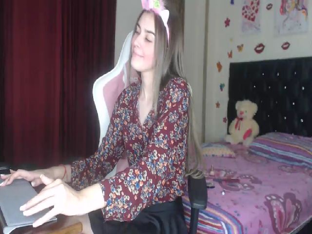 Live sex webcam photo for MIA_LOVE24 #258469682