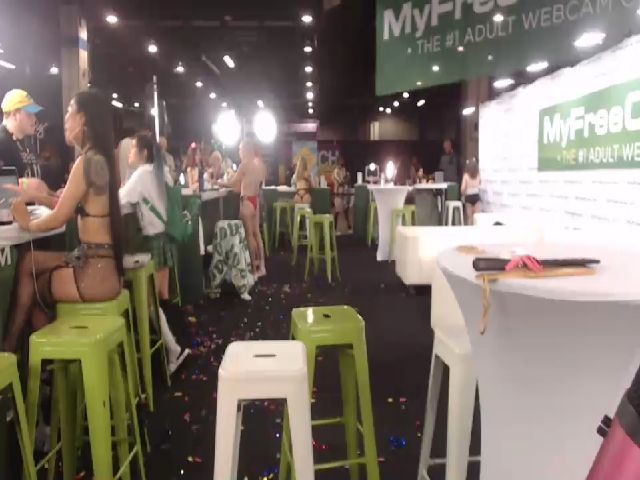 Live sex webcam photo for Tara_Quartz #254960642