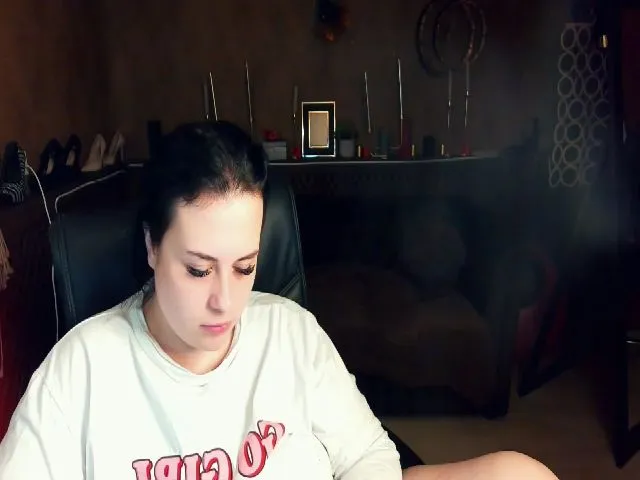 Live sex webcam photo for SerahMirabeli #257929041