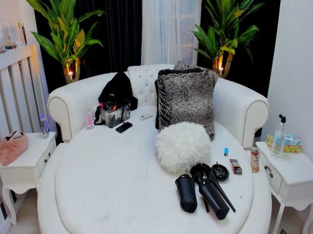 Live sex webcam photo for NicolleHotX #253214761