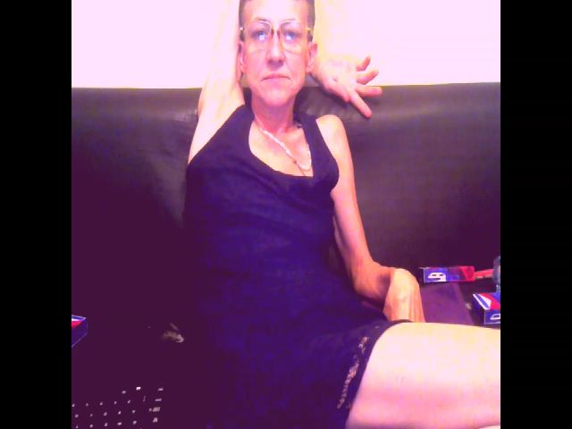 Live sex webcam photo for Sexygeny #255361889