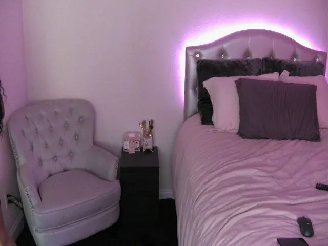 Live sex webcam photo for MeganMaxine #261054573