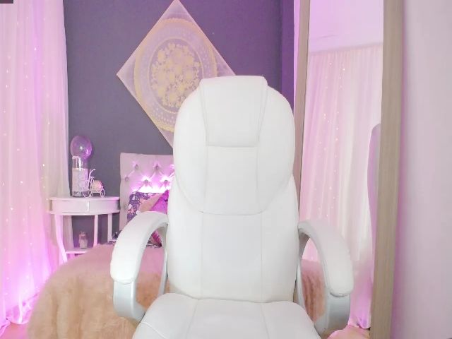 Live sex webcam photo for Karina_V #253689978