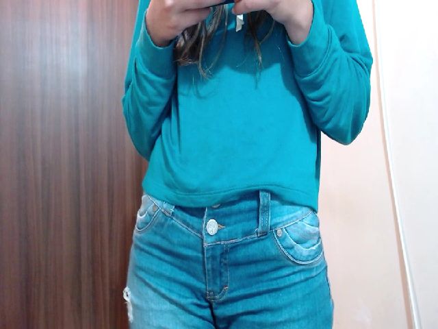 Live sex webcam photo for LaraSmiith_ #264197166