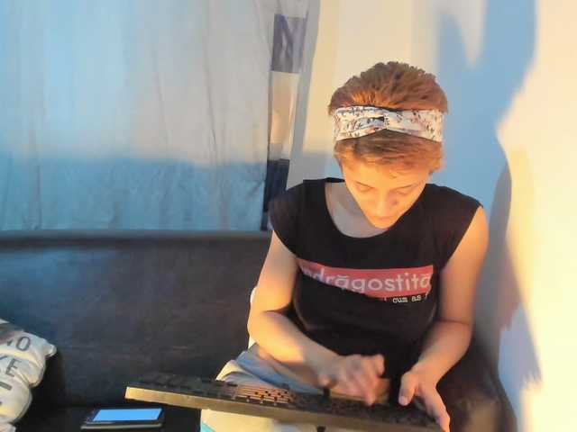 Live sex webcam photo for EllaRose29 #241387023