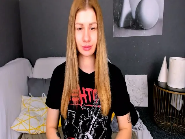 Live sex webcam photo for JuicyHelenX #258991829