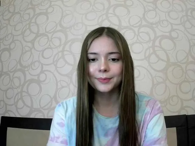 Live sex webcam photo for Roxanne2021 #241435856