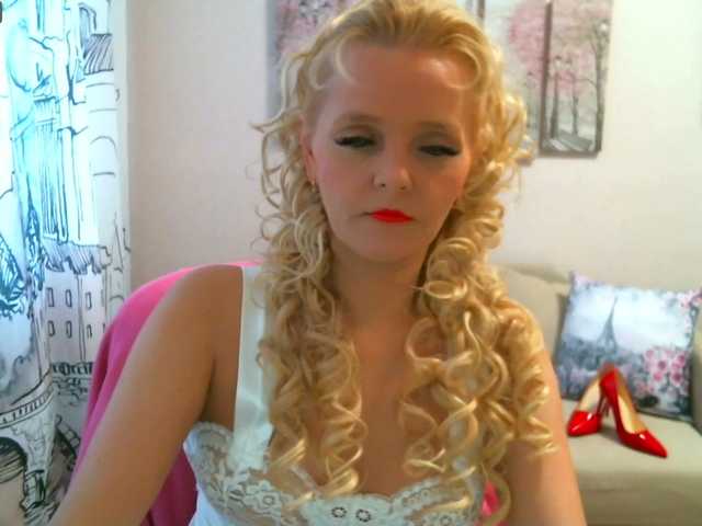 Live sex webcam photo for ChristieRoses #244394917