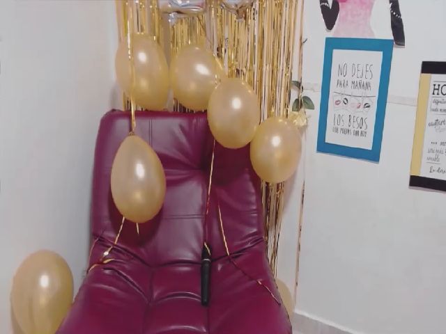 Live sex webcam photo for Emira2 #264892744