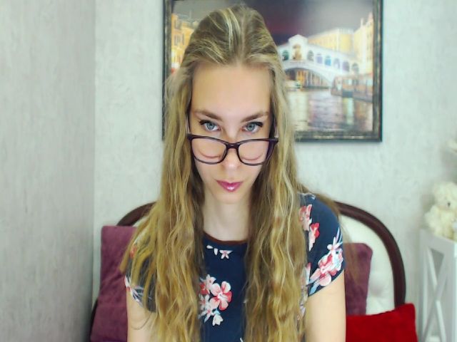 Live sex webcam photo for RossandaShy #252394649