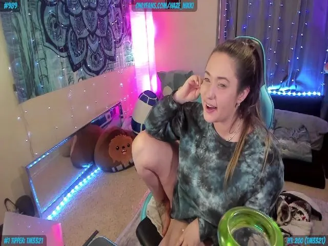 Live sex webcam photo for Nikki_Haze #258577187