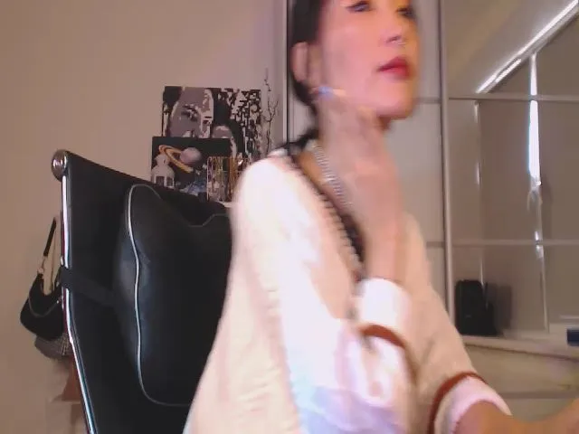 Live sex webcam photo for KellyAsian #264800007