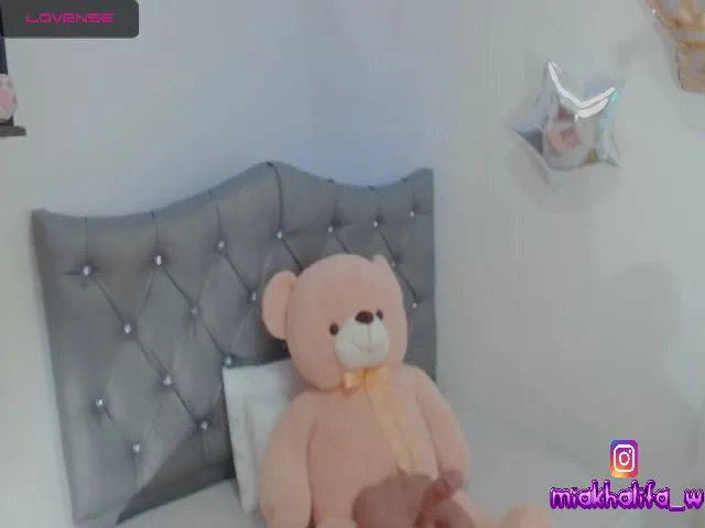 Live sex webcam photo for Miakhalifa_w #261861284