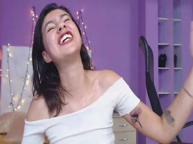Live sex webcam photo for LyluDallas #257682734
