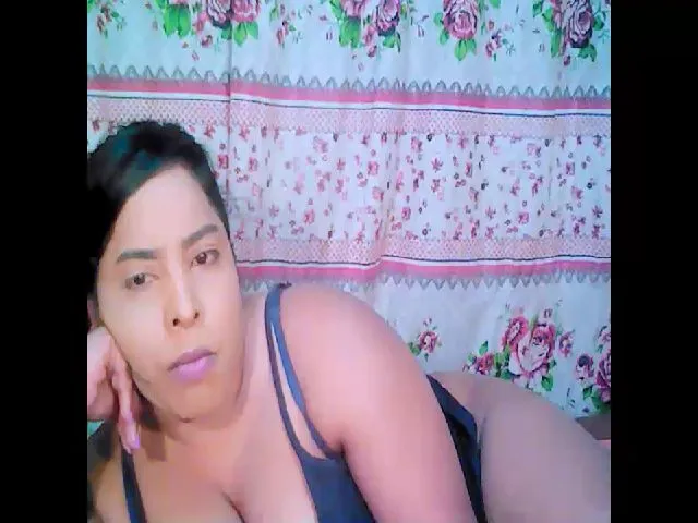 Live sex webcam photo for Indiantopaz69 #261358667