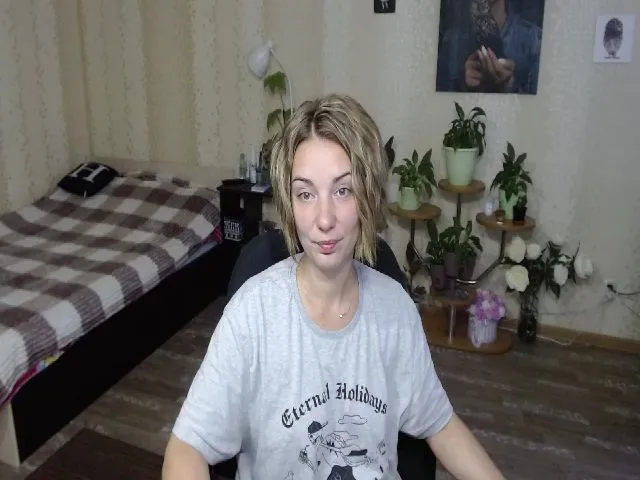 Live sex webcam photo for Emi_lywild #264728245