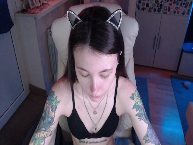 Live sex webcam photo for KeyshaLush #254776664