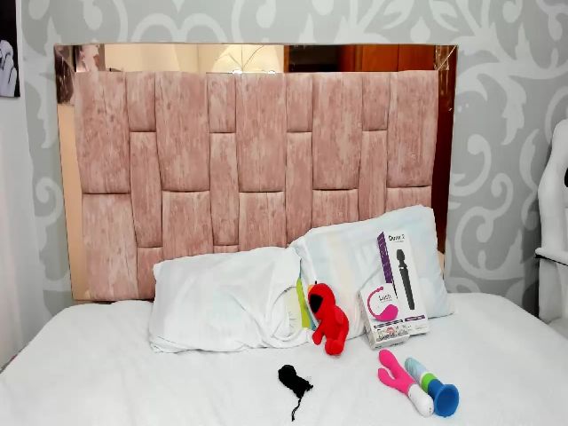 Live sex webcam photo for scarlet_tt #254698096