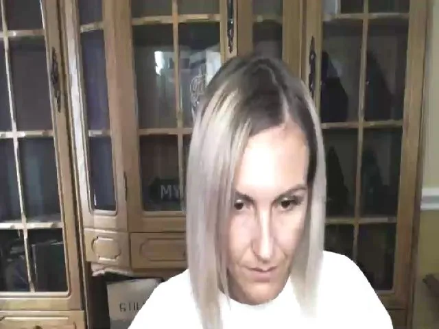 Live sex webcam photo for MiliEsiens #261293718