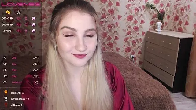 Live sex webcam photo for KiriaFox #242877104