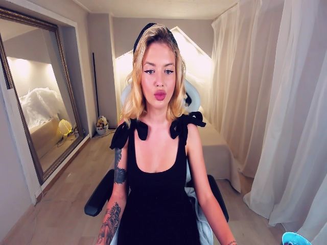 Live sex webcam photo for ArielAniston #259972895