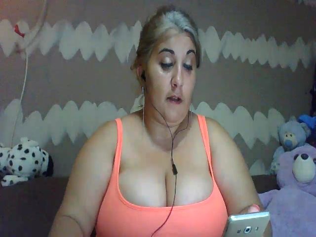 Live sex webcam photo for BigBreastsMia #254279262