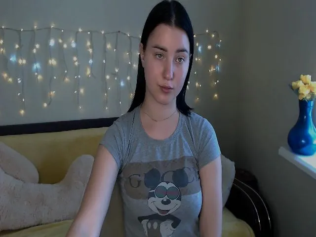 Live sex webcam photo for JenniferGill #252763859