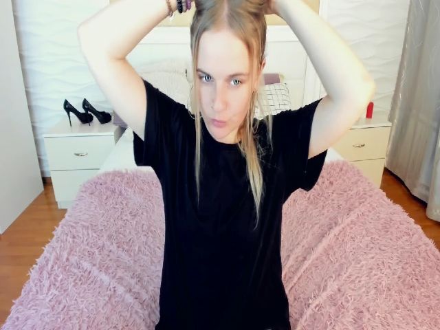 Live sex webcam photo for Lili_GoldS #258059065