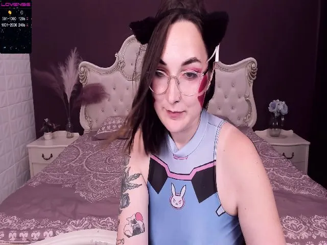 Live sex webcam photo for WinonaCooper #254749300
