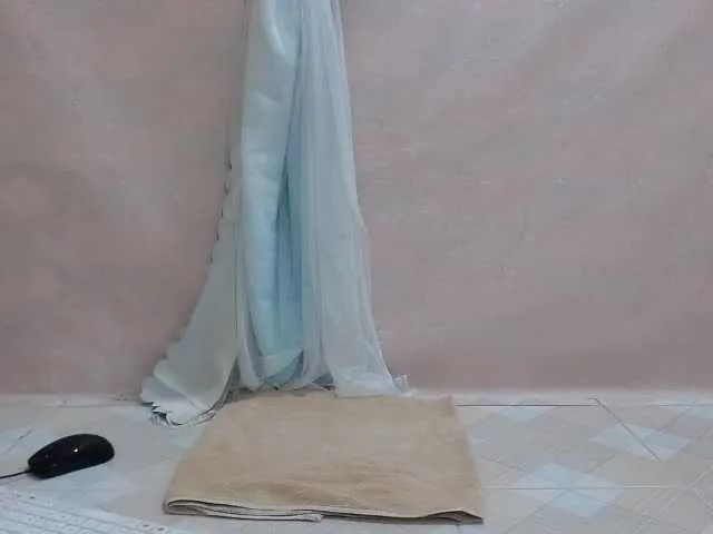 Live sex webcam photo for Smallgirl #240925702
