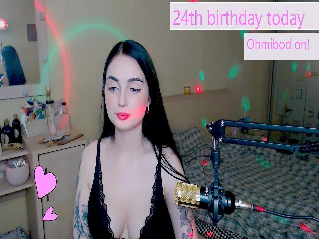 Live sex webcam photo for sunshinebabee #253939055