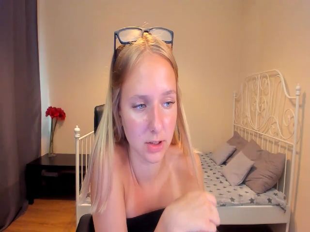 Live sex webcam photo for O1iv1a #254208505